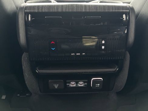 Used 2024 Jeep Wagoneer Series II w/ Flexible Seating Group image 24