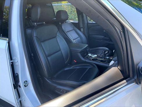 Used 2022 Chevrolet Traverse LT AWD/4WD image 11