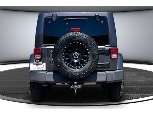 Used 2017 Jeep Wrangler Unlimited Rubicon w/ Connectivity Group AWD/4WD image 6