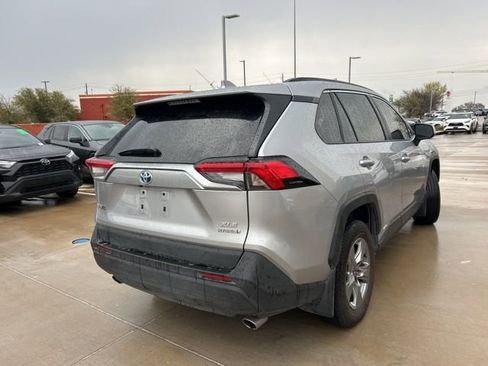 Used 2024 Toyota RAV4 XLE w/ Convenience Package image 4