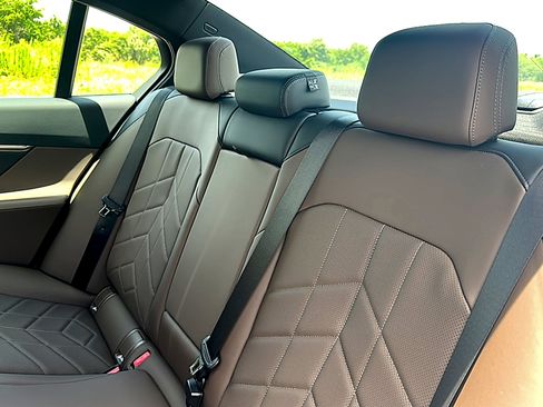 New 2026 BMW i5 eDrive40 RWD image 16