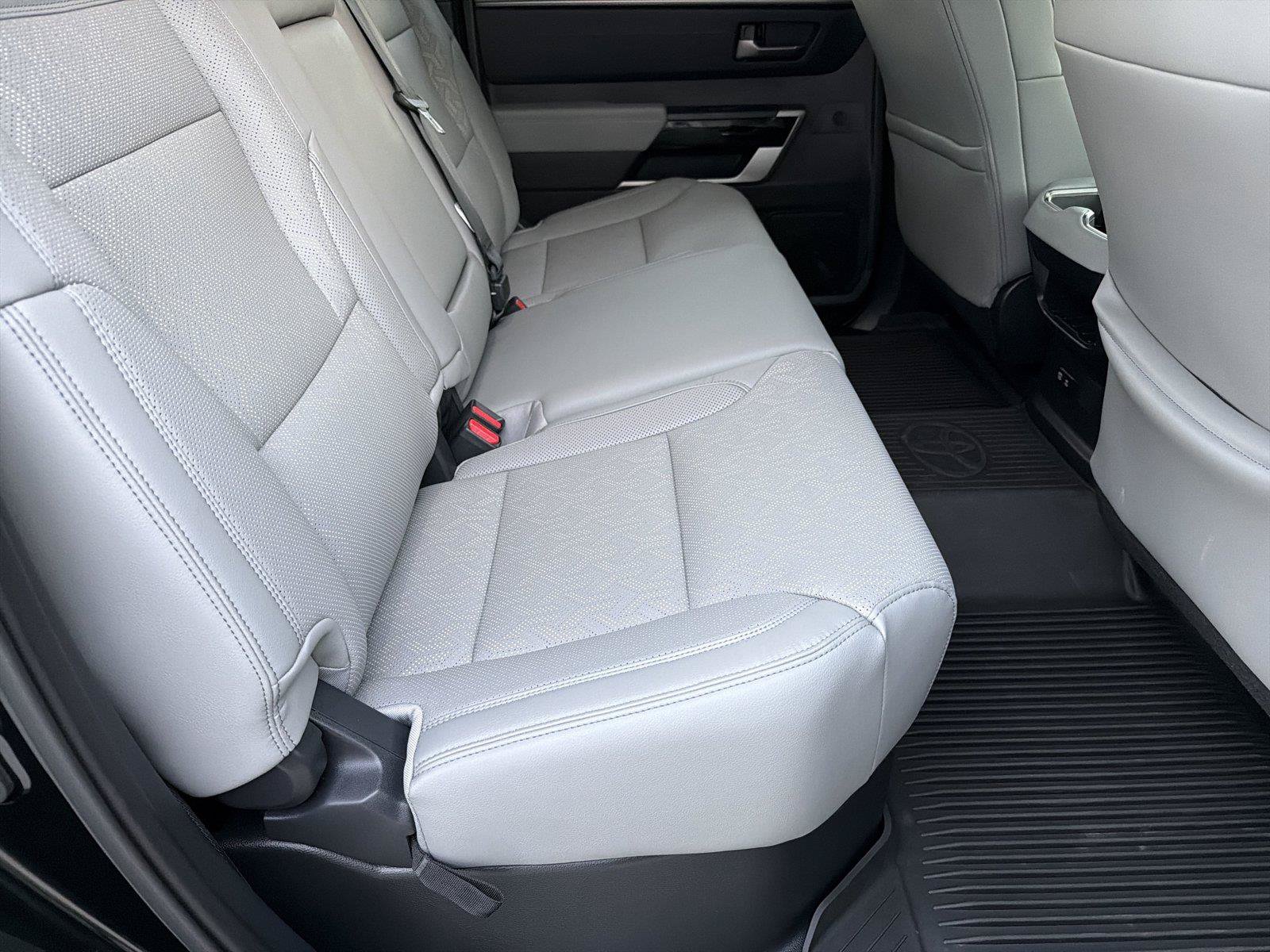 Used 2025 Toyota Tundra Limited AWD/4WD image 14