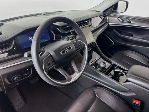 Used 2022 Jeep Grand Cherokee Limited 4xe image 25