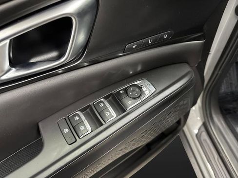 Used 2025 Kia Carnival SX w/ SX Dark Edition Package image 28