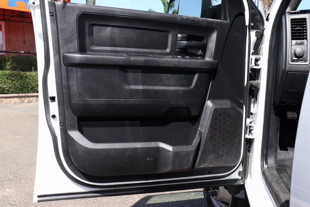Used 2016 RAM 5500 Tradesman w/ Chrome Appearance Group RWD image 16