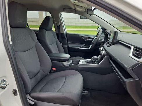 Used 2021 Toyota RAV4 XLE AWD/4WD image 18