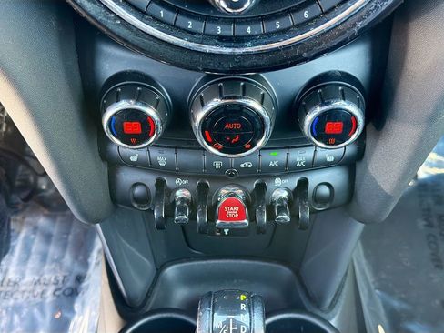 Used 2019 MINI Cooper Signature w/ Signature Upholstery Package image 31