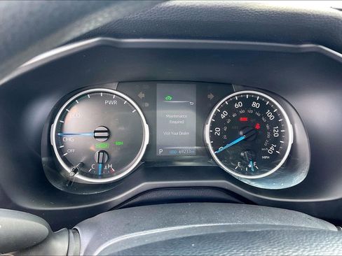 Used 2021 Toyota RAV4 XLE w/ Carpet Mat Package (TMS) image 19