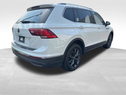 Used 2023 Volkswagen Tiguan SE w/ Panoramic Sunroof Package image 3