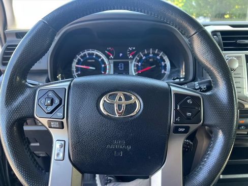 Used 2017 Toyota 4Runner SR5 AWD/4WD image 18