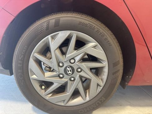 Used 2024 Hyundai Elantra SEL image 6
