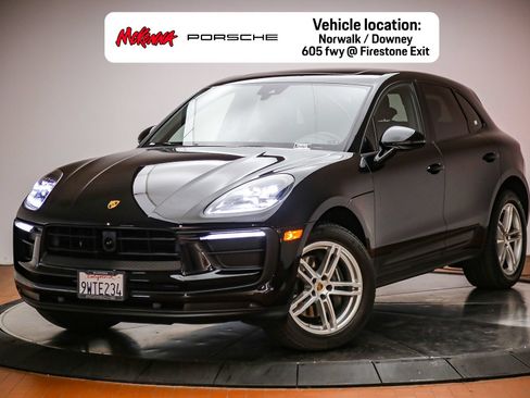Certified 2025 Porsche Macan AWD/4WD image 1