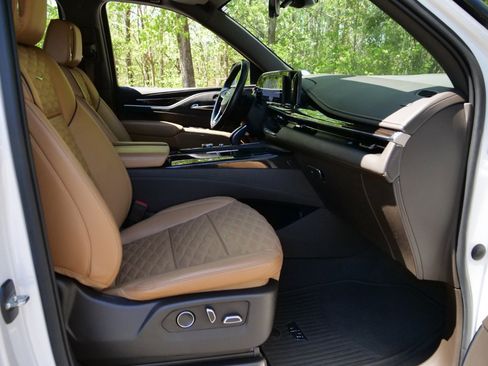 Used 2021 Cadillac Escalade Sport w/ Driver Assist Tech Package image 44