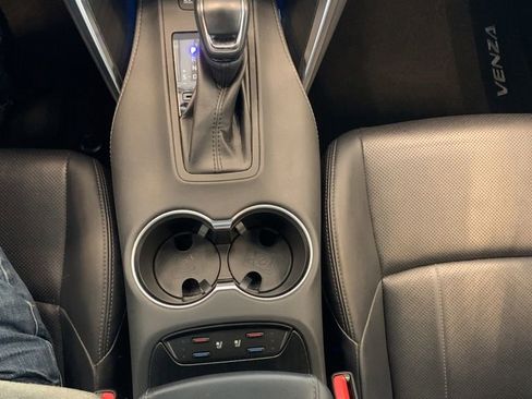 Used 2021 Toyota Venza XLE w/ Softex Package image 9