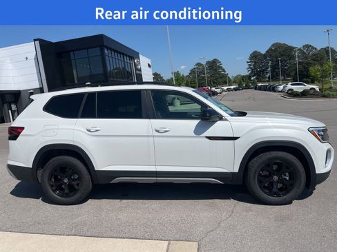 New 2026 Volkswagen Atlas Peak Edition AWD/4WD image 3