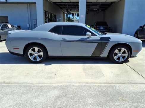 Used 2021 Dodge Challenger SXT image 8