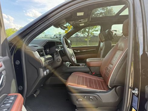 Used 2024 GMC Yukon XL Denali Ultimate AWD/4WD image 25