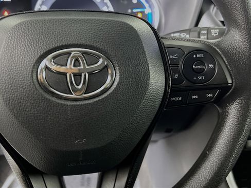 Used 2025 Toyota RAV4 XLE image 20