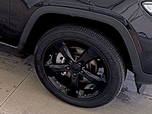 Certified 2023 Jeep Grand Cherokee Altitude image 13