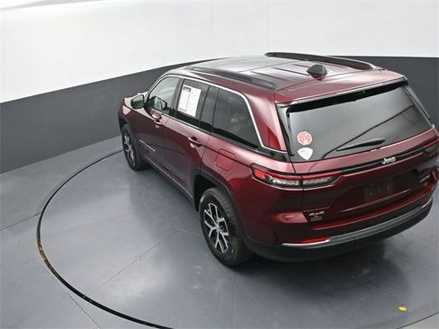 Used 2024 Jeep Grand Cherokee Limited w/ Luxury Tech Group II image 13