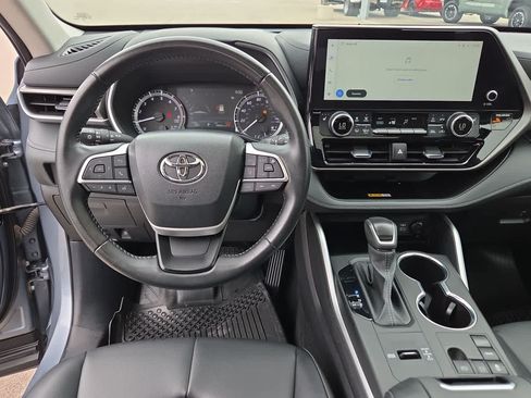 Certified 2024 Toyota Highlander XLE FWD image 13