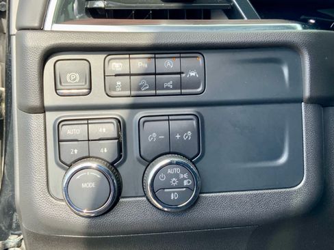 Used 2025 Chevrolet Suburban Z71 AWD/4WD image 45