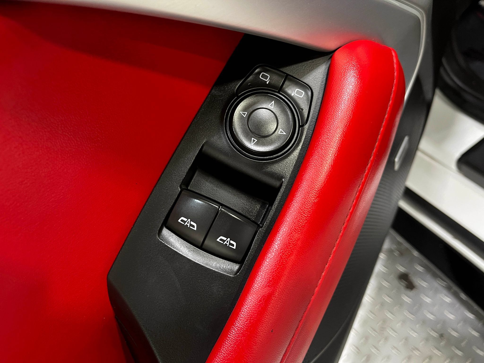 Used 2018 Chevrolet Camaro SS RWD image 15