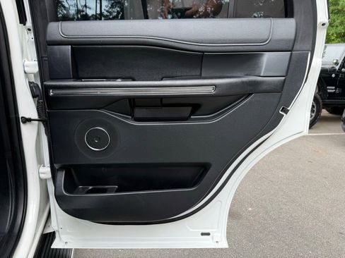 Used 2020 Ford Expedition XLT w/ Equipment Group 202A AWD/4WD image 31