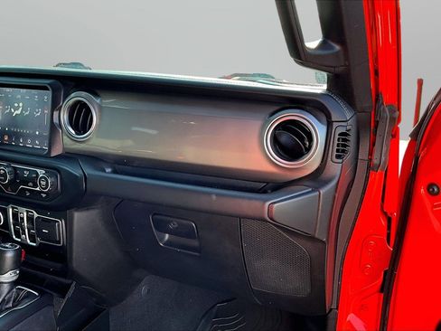 Used 2020 Jeep Wrangler Unlimited Sahara w/ Uconnect 4C Nav & Sound Group AWD/4WD image 21