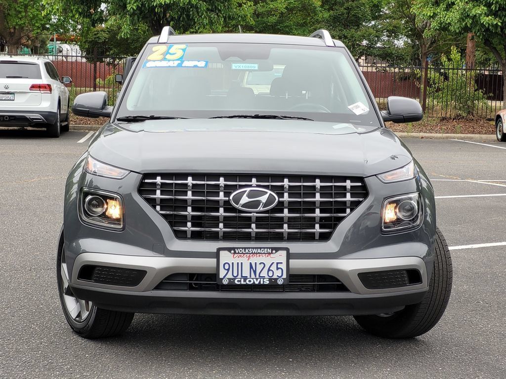 Used 2025 Hyundai Venue SEL FWD image 3