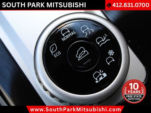 Used 2025 Mitsubishi Outlander AWD image 28
