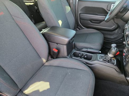 Used 2024 Jeep Wrangler Unlimited Rubicon AWD/4WD image 15