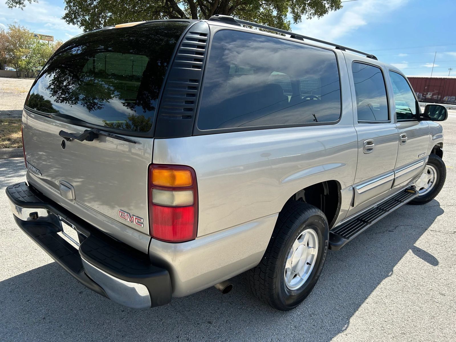 Used 2003 GMC Yukon XL SLE RWD image 6