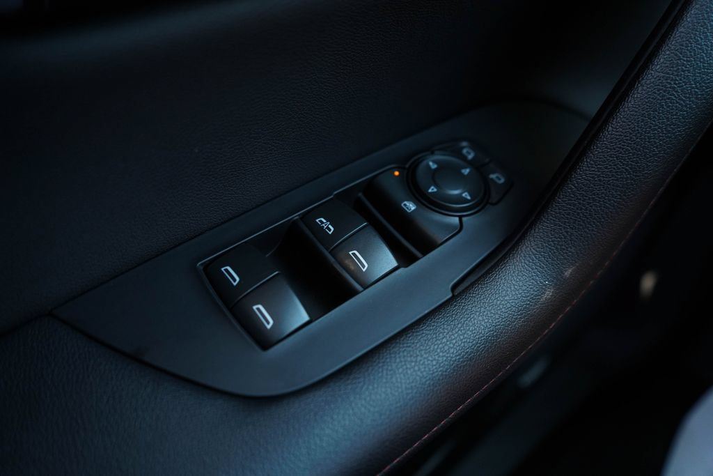Used 2025 Chevrolet Blazer RS FWD image 31