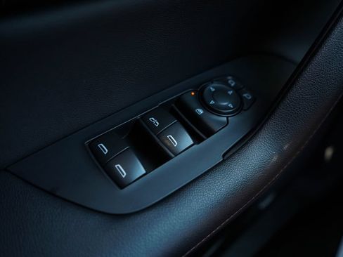 Used 2025 Chevrolet Blazer RS FWD image 31