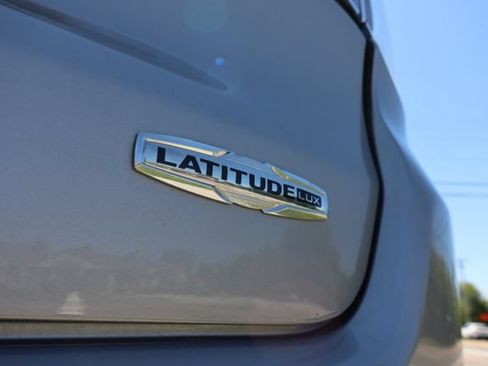 Used 2023 Jeep Compass Latitude AWD/4WD image 30