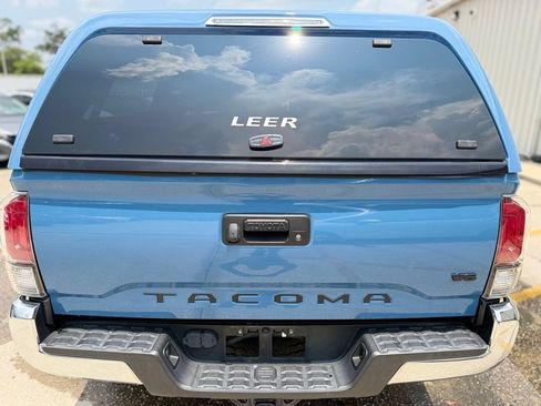 Used 2019 Toyota Tacoma TRD Off-Road AWD/4WD image 4