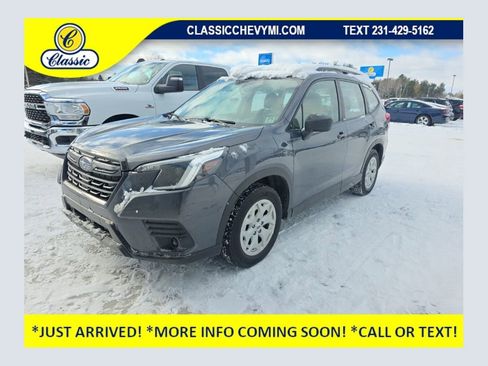 Used 2022 Subaru Forester Base image 1