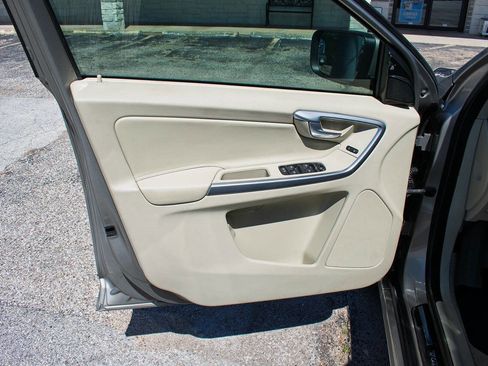 Used 2015 Volvo XC60 T5 Premier image 11