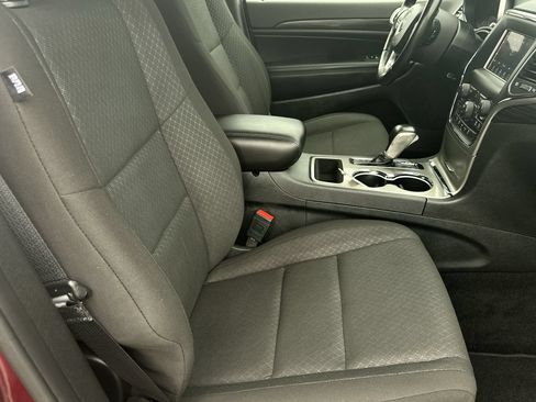 Used 2021 Jeep Grand Cherokee Laredo AWD/4WD image 20