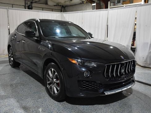 Used 2017 Maserati Levante w/ Luxury Package image 24