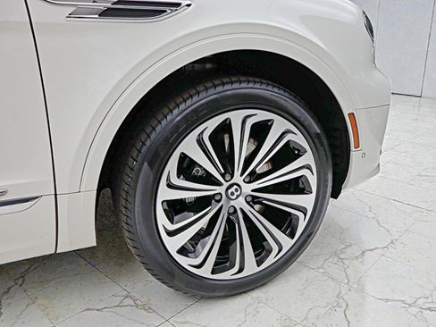 Certified 2022 Bentley Bentayga image 22
