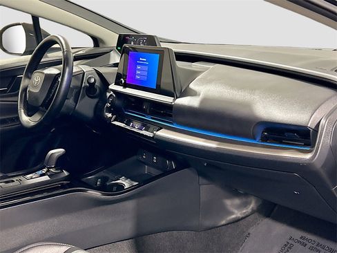 Used 2024 Toyota Prius XLE image 25