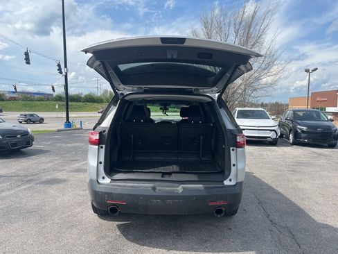 Used 2021 Chevrolet Traverse LT w/ LPO, Floor Liner Package image 12