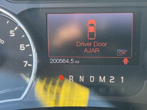 Used 2013 Ford F150 XLT w/ XLT Chrome Pkg image 26