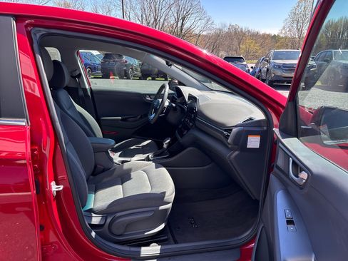 Used 2022 Hyundai Ioniq SE image 46