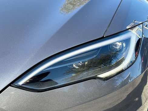 Used 2022 Tesla Model S image 32