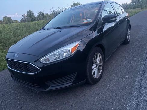 Used 2017 Ford Focus SE w/ Cold Weather Package FWD image 1