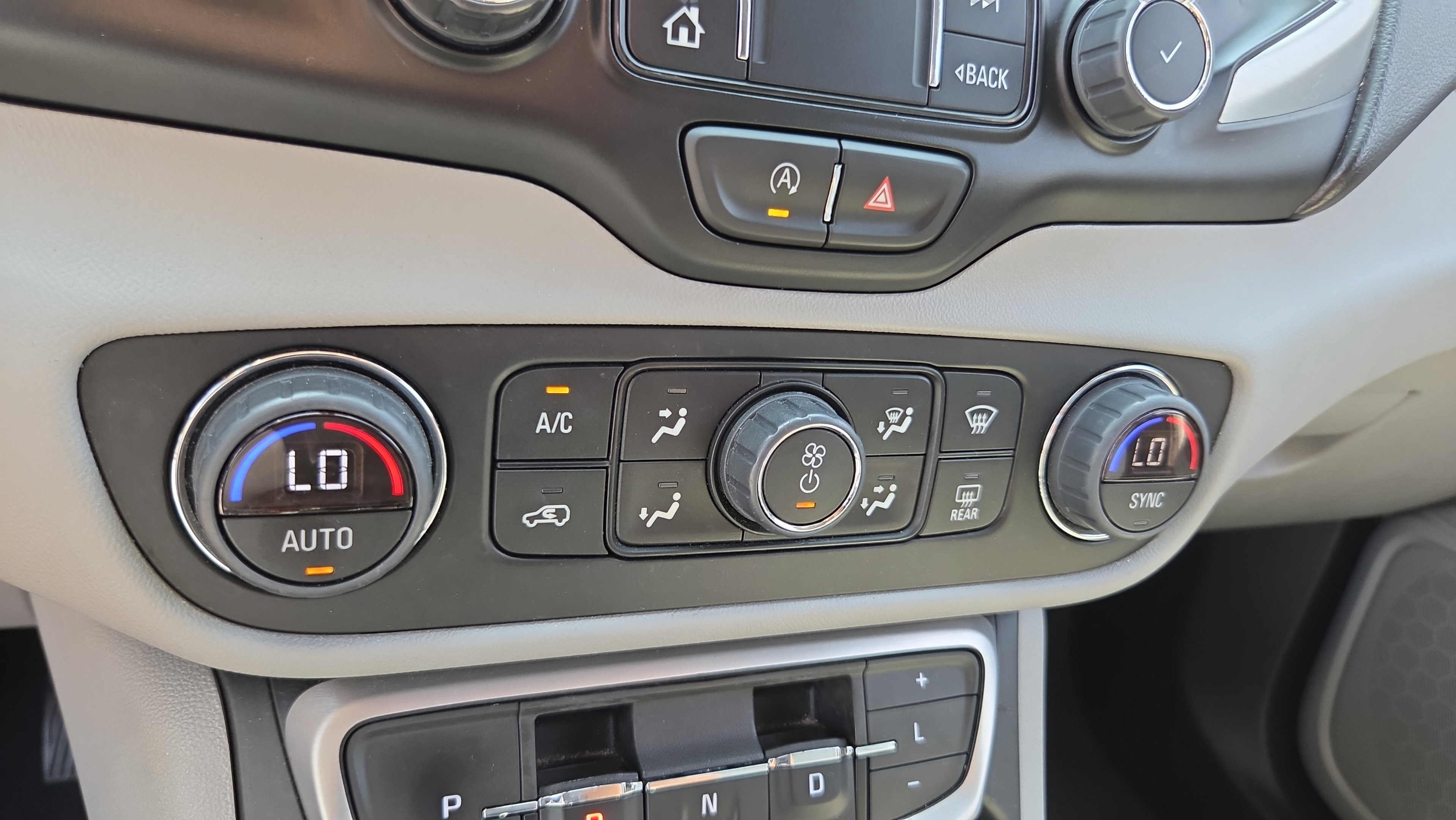 Certified 2024 GMC Terrain SLT FWD image 20