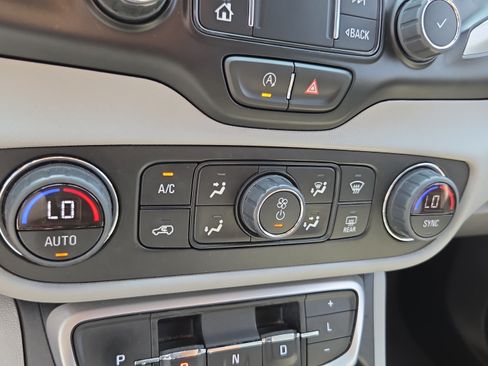 Certified 2024 GMC Terrain SLT FWD image 20